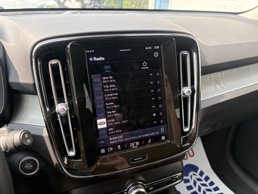 2025 Volvo Xc40 alt