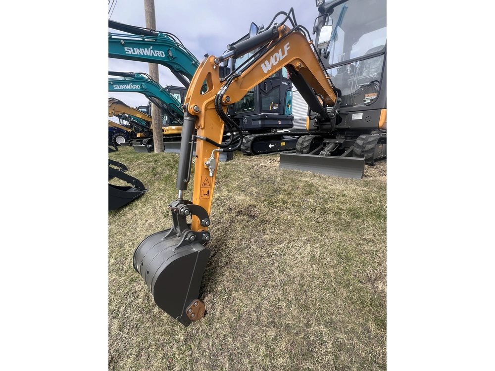 2026 Wolf We18 Cab alt