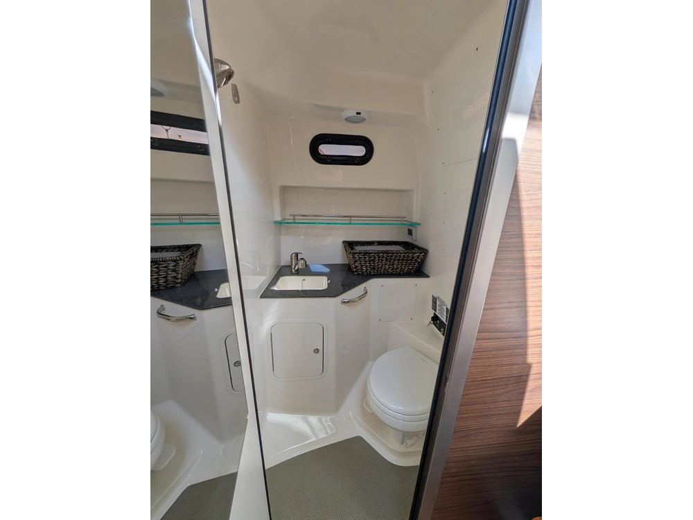 2022 Boston Whaler 325 Conquest alt