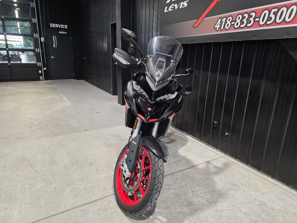 Ducati Multistrada V2s 2024 alt