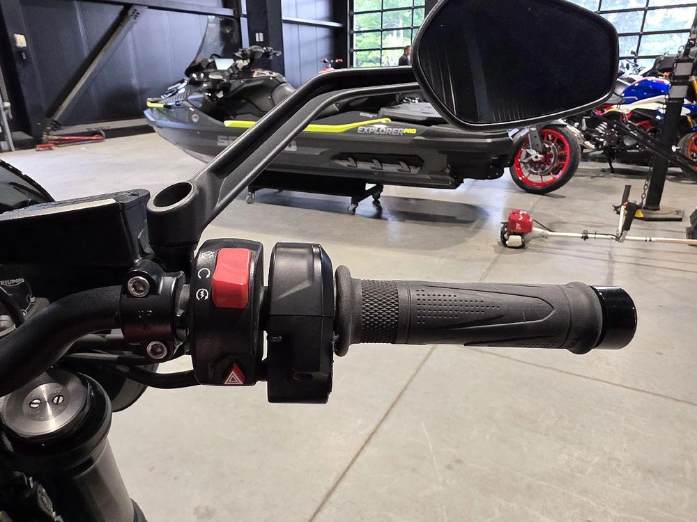 Triumph Street Triple 2020 alt