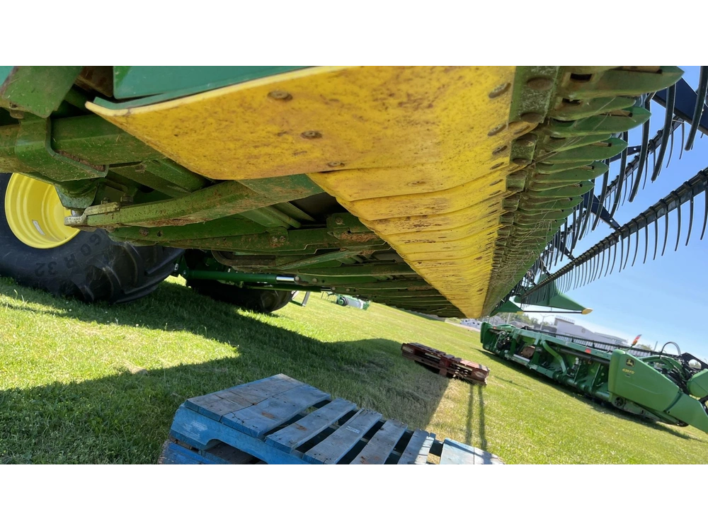 2023 John Deere 635f alt
