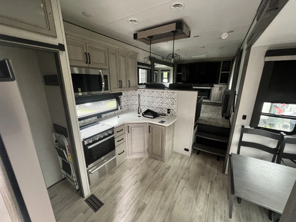 2024 Keystone Rv Apline Avalanche Edition 346 Fl alt