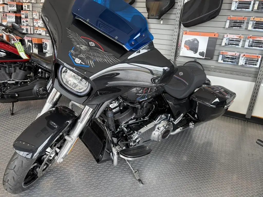 Harley-Davidson FLHX 2026