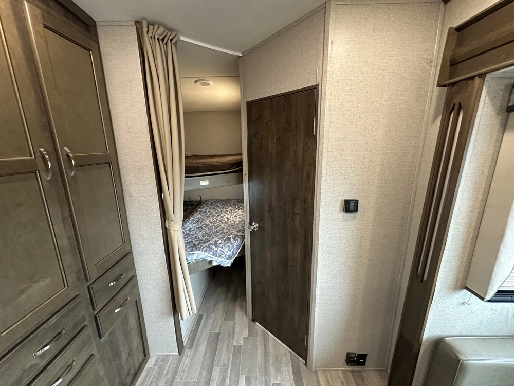 Dutchmen Astoria 3013bhf 2018 alt