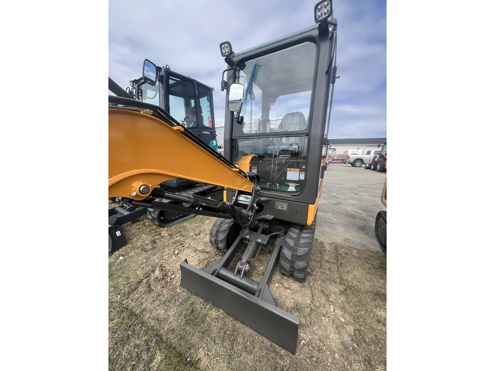 2026 Wolf We18 Cab alt