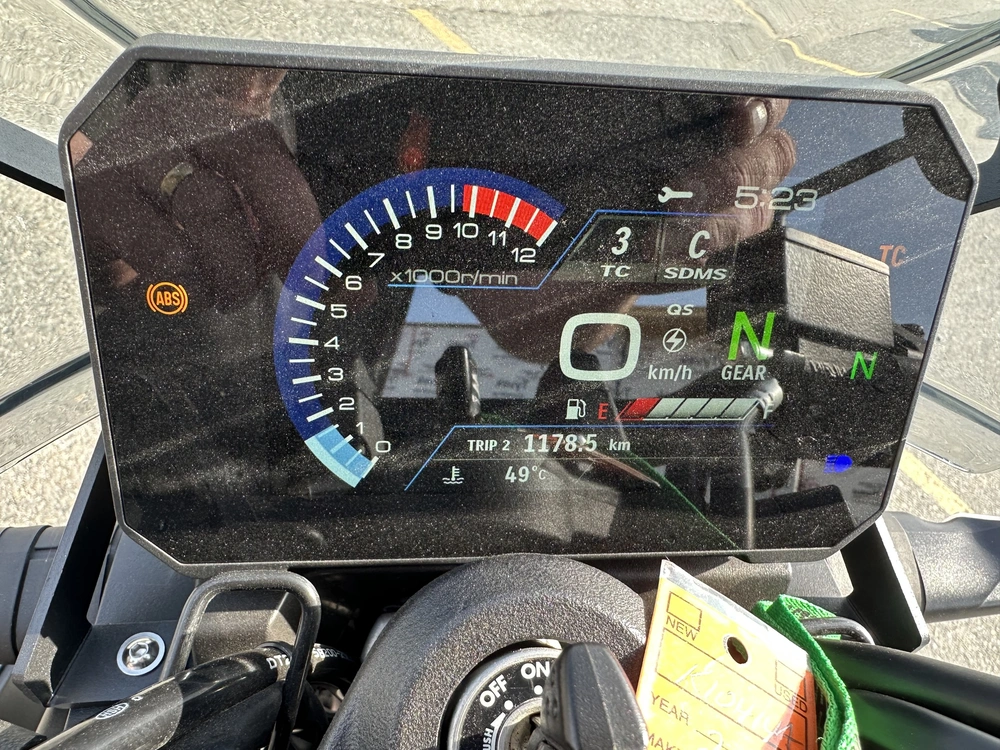 2023 Suzuki Gsx-8s alt