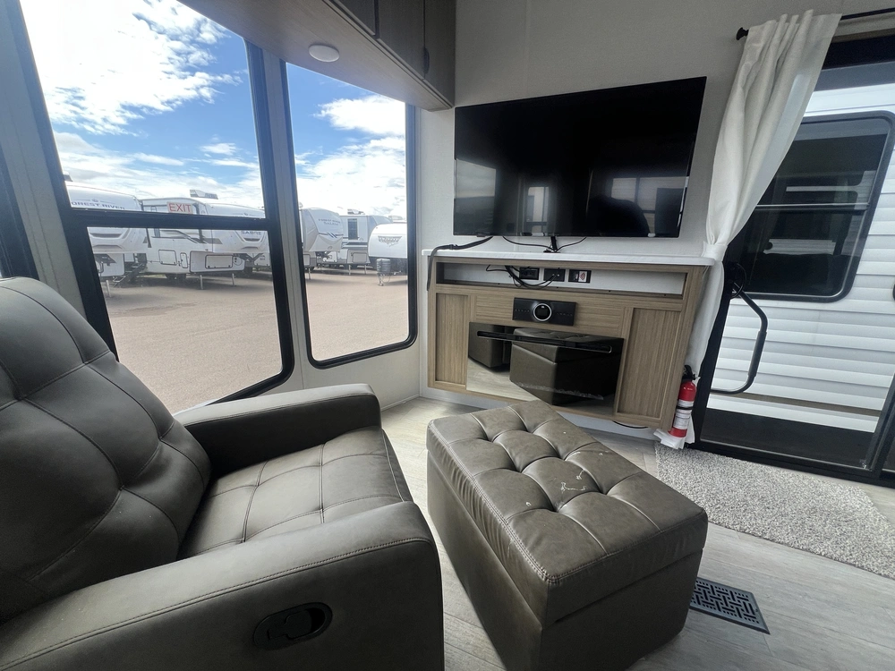 2025 Forest River Wildwood 40fden alt