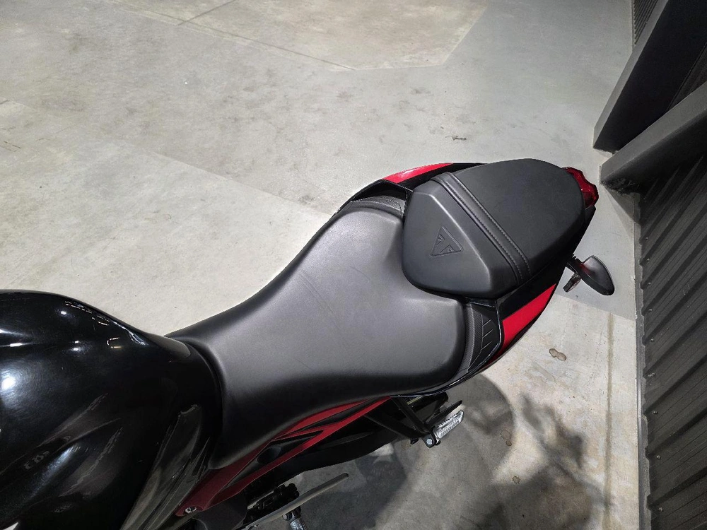 Triumph Street Triple 2020 alt