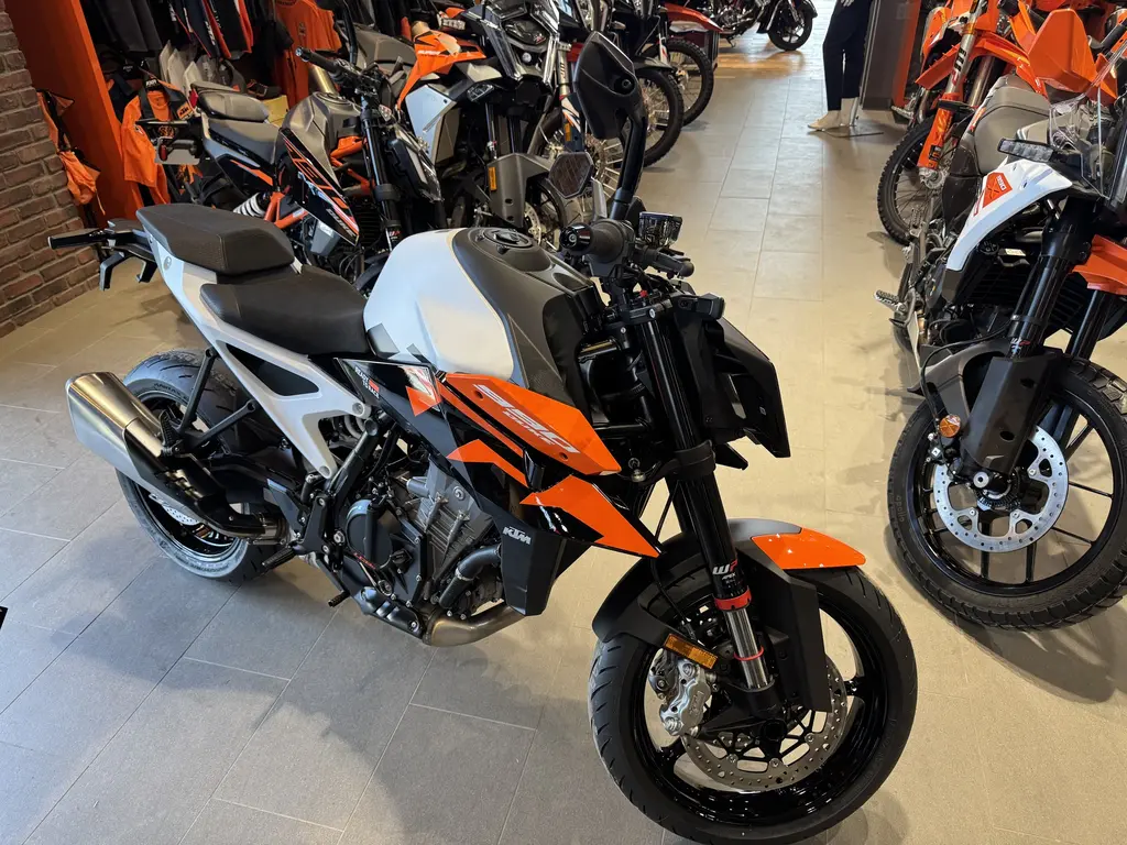KTM 990 duke 2027