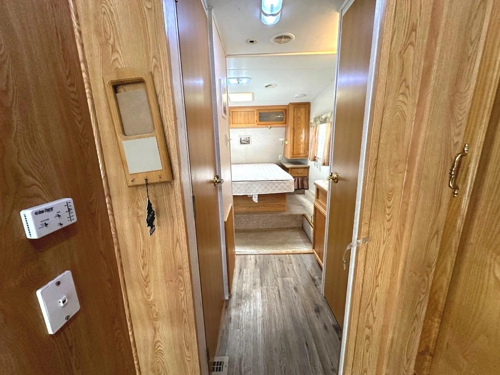 2004 Crossroads Cruiser 27rl alt