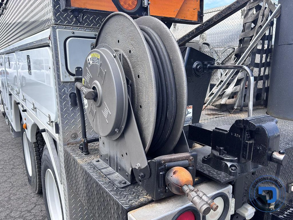 2010 Freightliner M2-106 alt