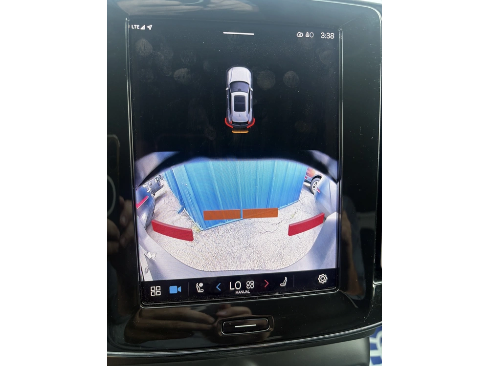 2025 Volvo Xc40 alt