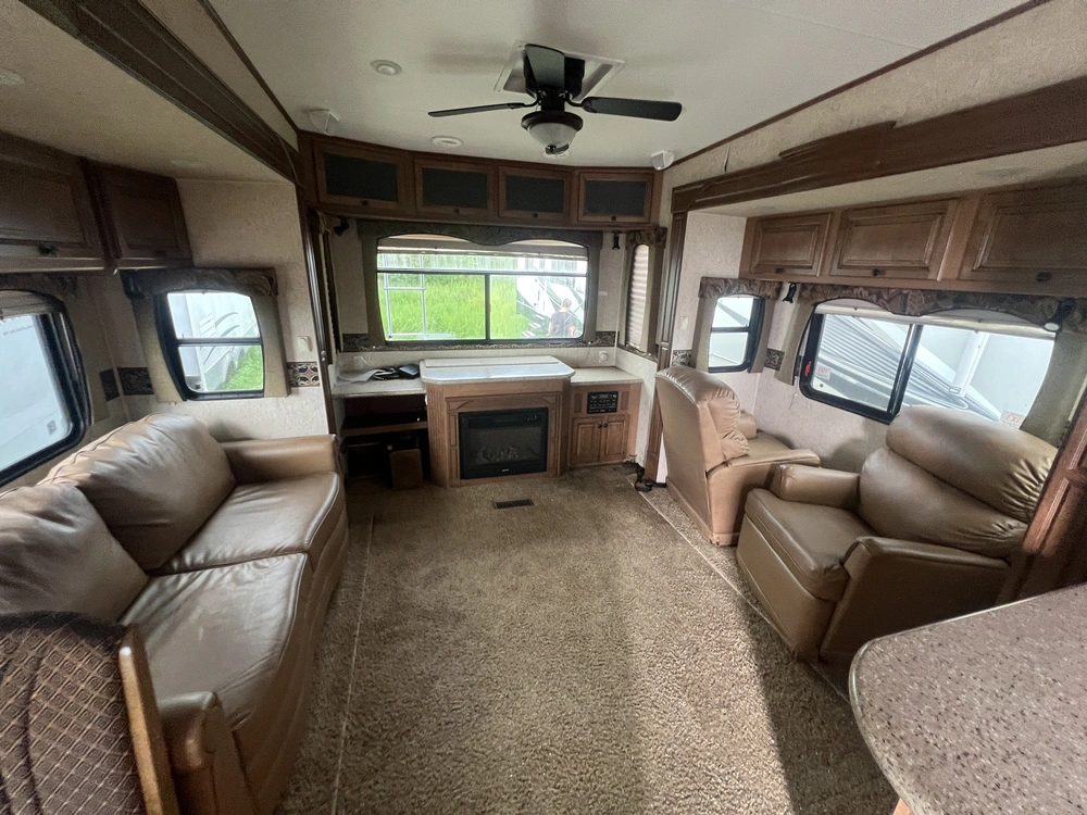 2012 Heartland Rv Big Horn 3610 Re alt