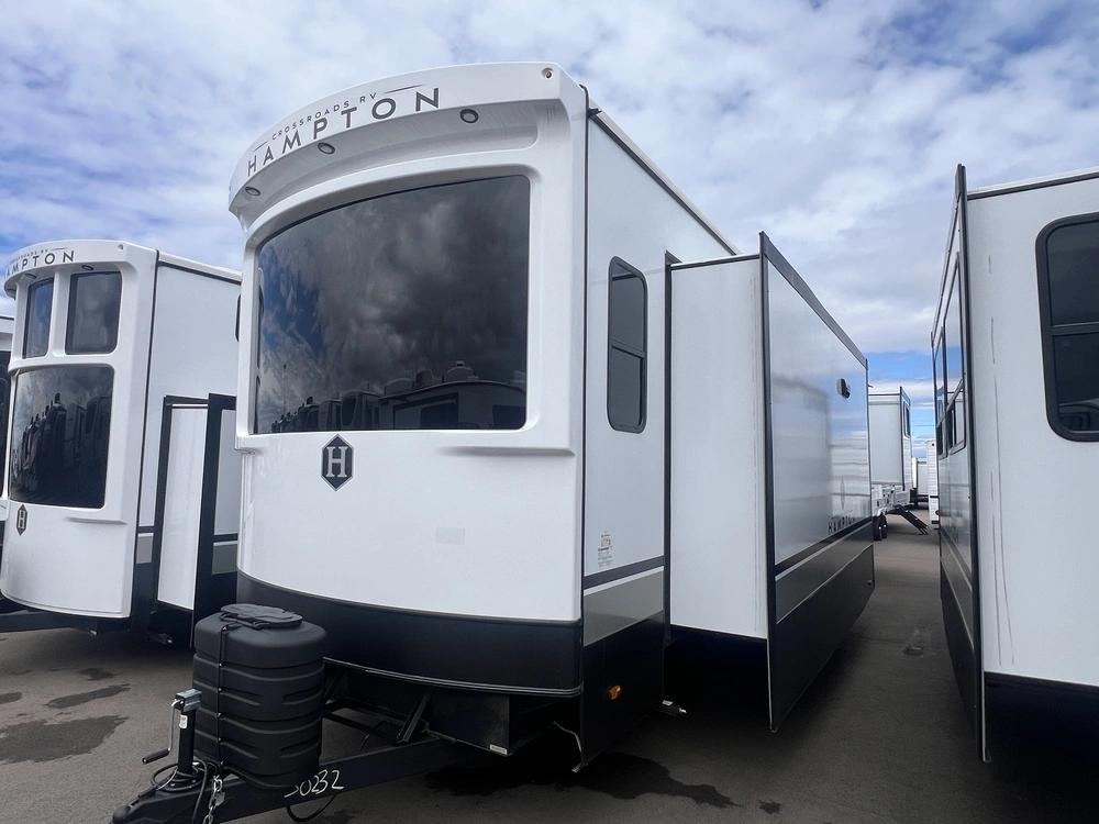 2025 Crossroads Rv Hampton 395bam alt