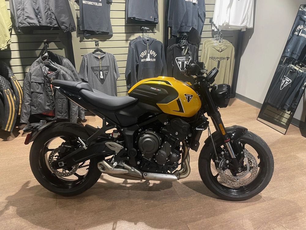 2026 Triumph Trident 660 - Cosmic Yellow alt