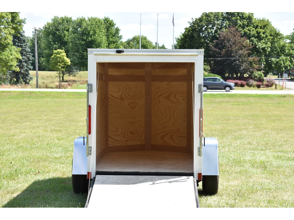 2026 Cross Painted Steel Enclosed (beta) 5' X 8' Sa alt