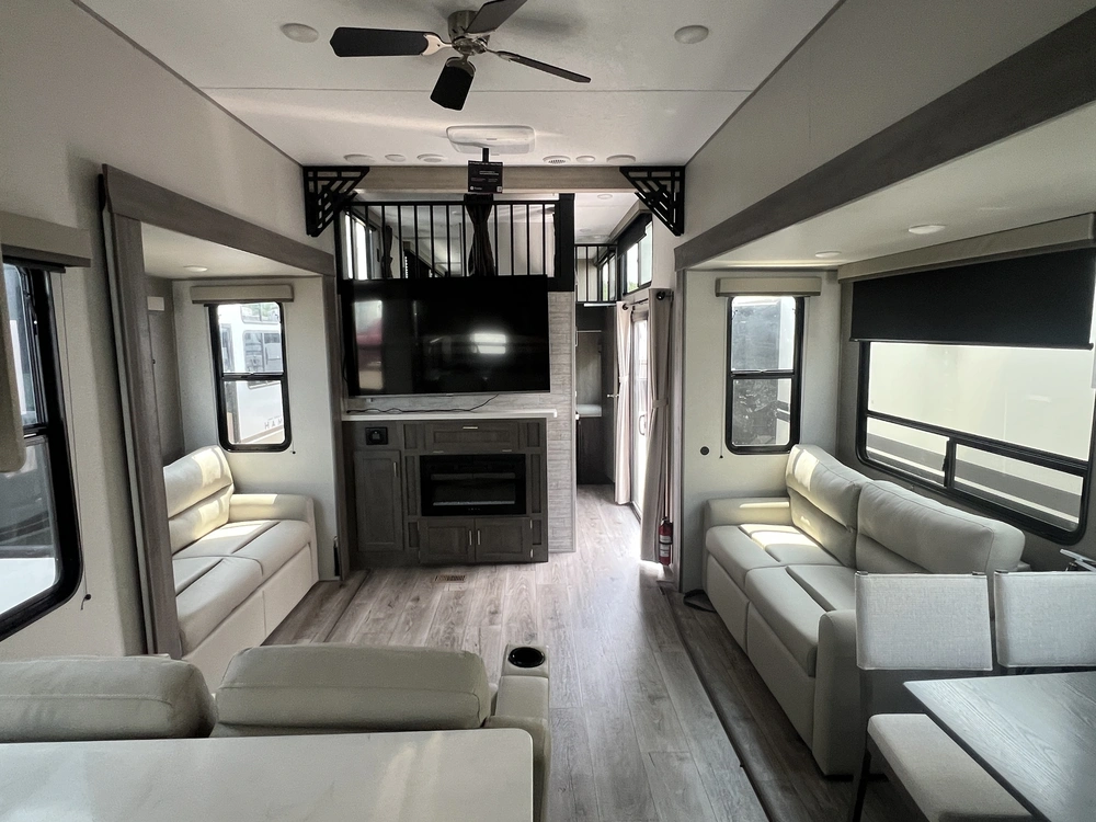 2026 Coachmen Catalina 44condo alt