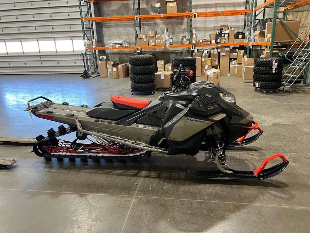 2022 Ski-doo Summit X 154 850 Turbo alt