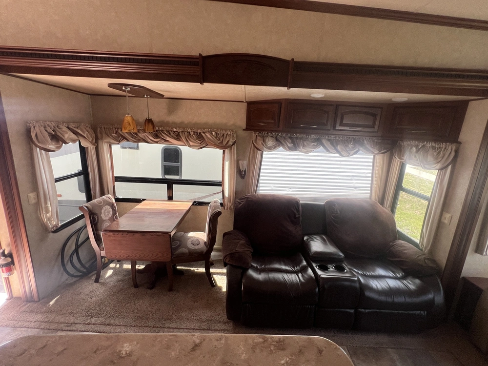 2012 Forest River Palomino Columbus 320rs alt