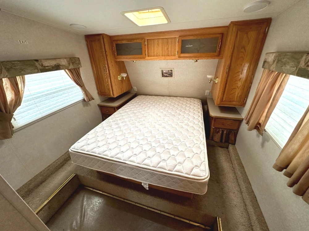 2004 Crossroads Cruiser 27rl alt