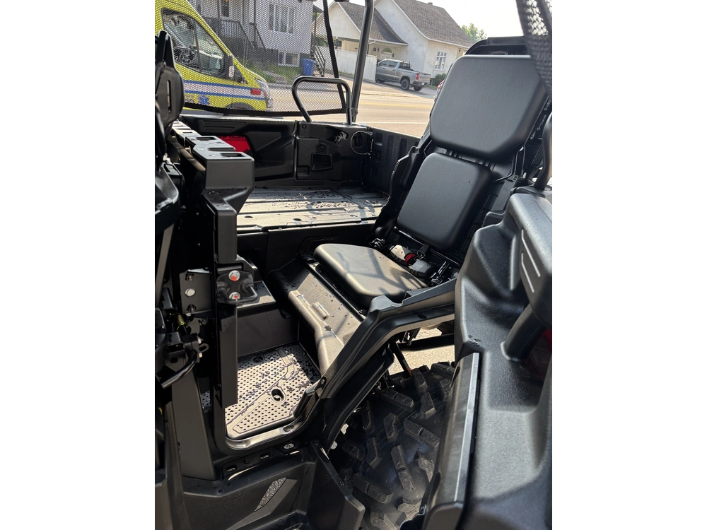 Honda Pioneer 1000 Deluxe 2026 alt