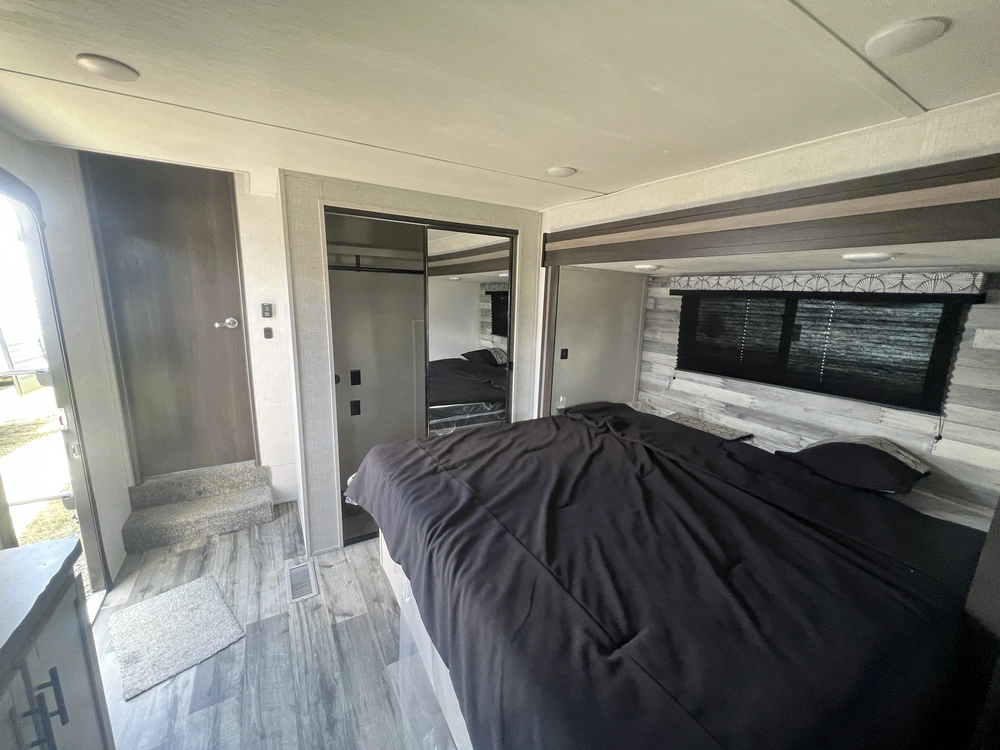 2022 Keystone Rv Hampton 375 Dbl alt
