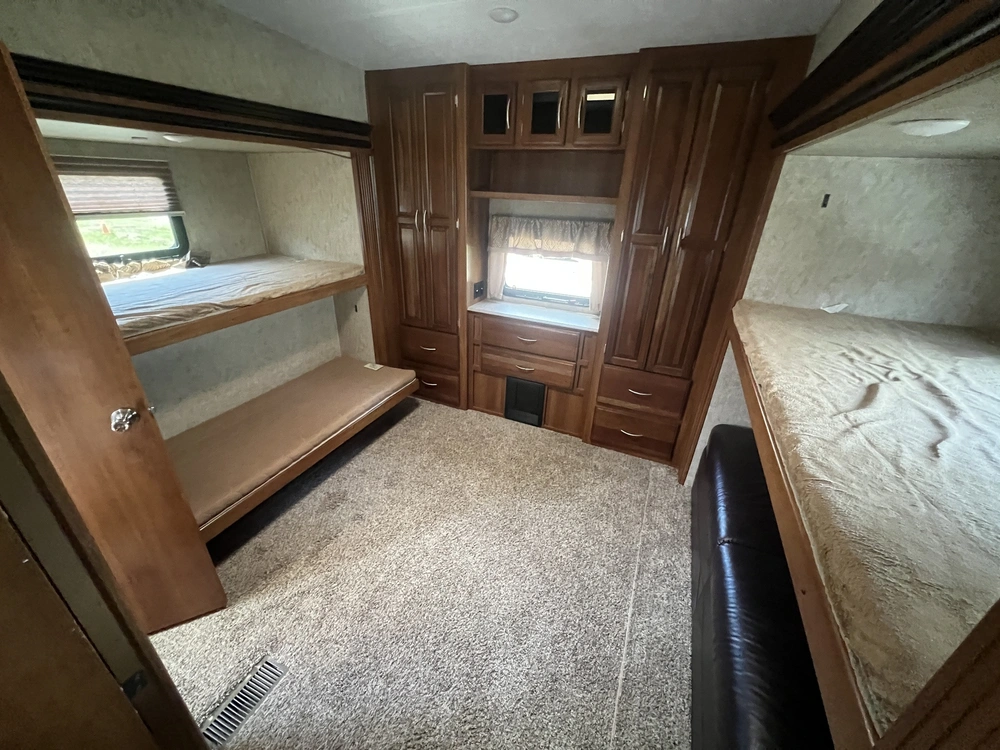 2017 Forest River Crusader 370bhq alt