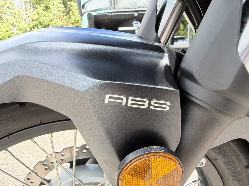 2025 Kawasaki Versey 300 alt