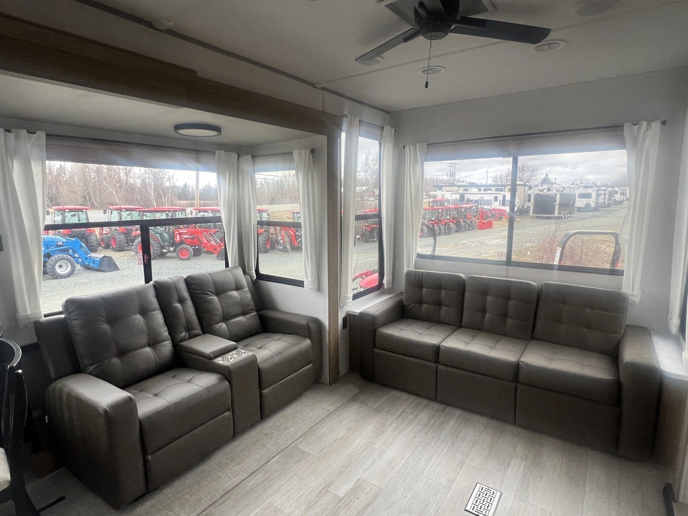 2025 Forest River Wildwood Lodge 40 Rlb alt
