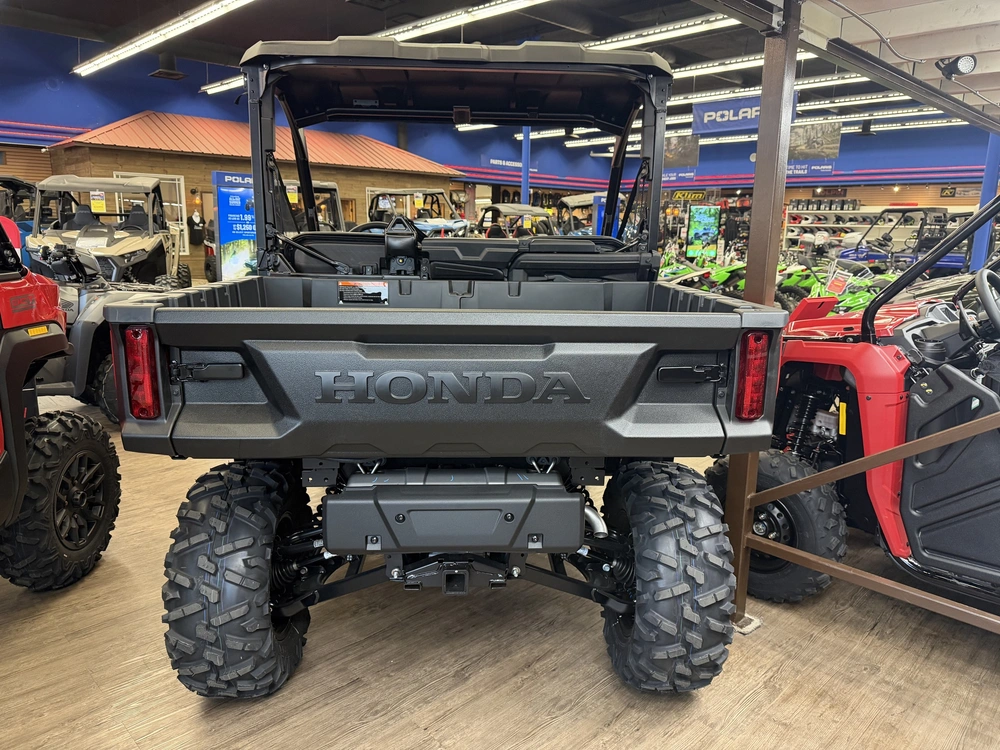 2026 Honda Pioneer 1000-3 Deluxe alt