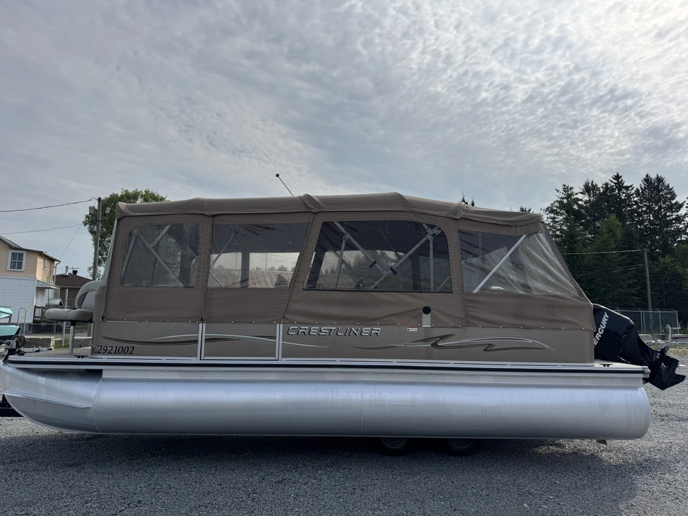 Crestliner Crestliner 23pi 2010 alt