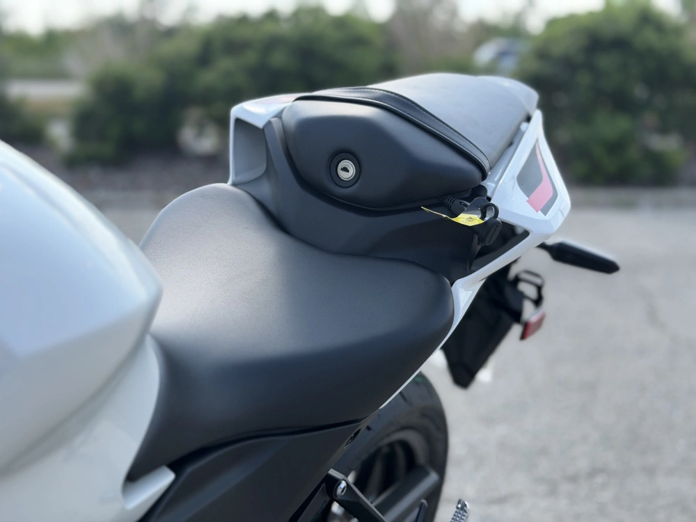 2026 Yamaha Yzf-r3 70th Anniversary Edition alt
