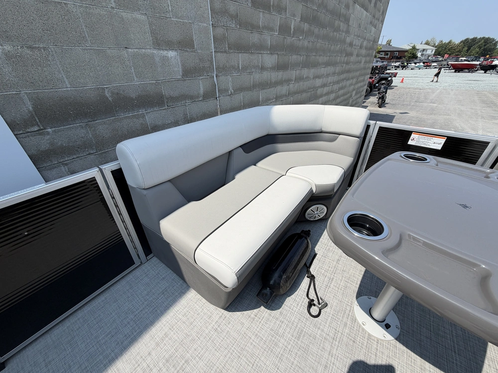 2025 Princecraft Vectra 21 alt