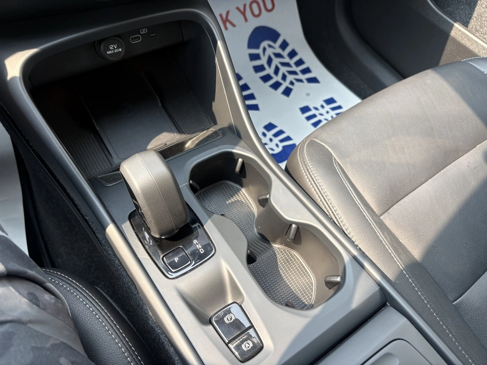 2025 Volvo Xc40 alt