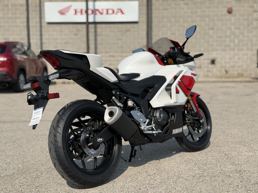 2026 Yamaha Yzf-r3 70th Anniversary Edition alt