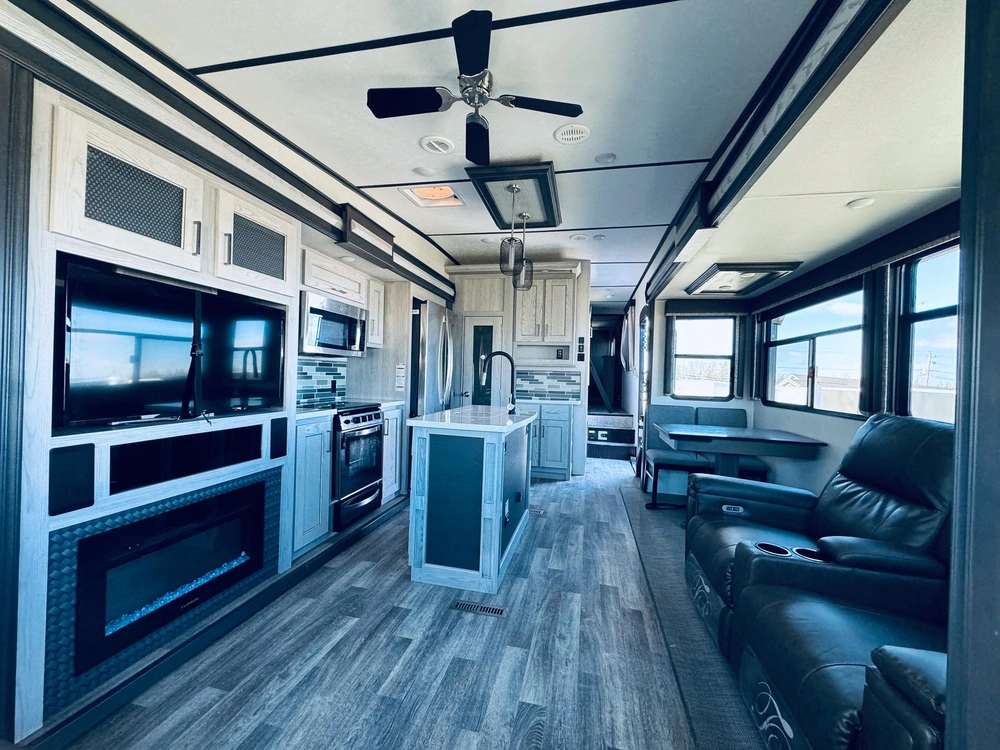 2021 Keystone Rv Montana High Country 385 Br alt
