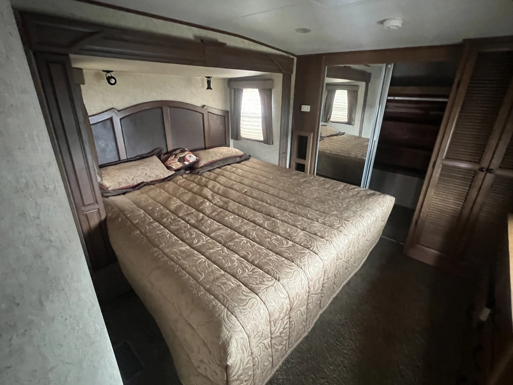 2012 Heartland Rv Big Horn 3610 Re alt