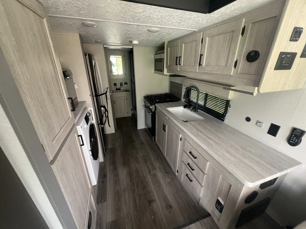 2025 Forest River Coachman Catalina Destination 18 Rdl alt