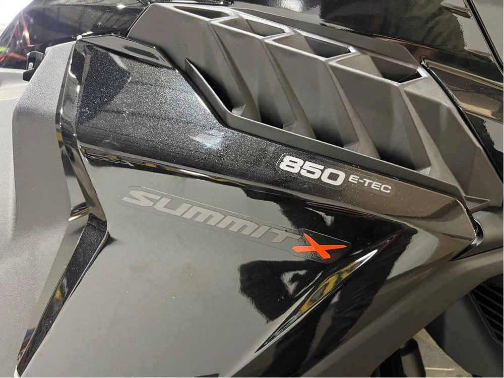 2026 Ski-doo Summit X W/ Expert Package 154 580 alt