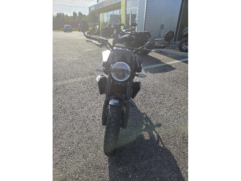 Husqvarna Svartpilen/vitpilen 801 2025 alt