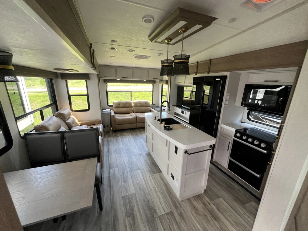 2025 Dutchmen Astoria 3553mb alt