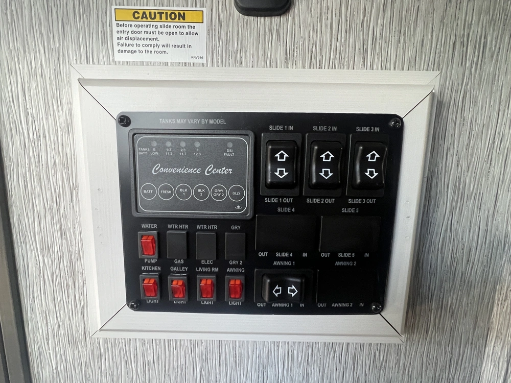 2023 Keystone Rv Hampton 374 Bar alt