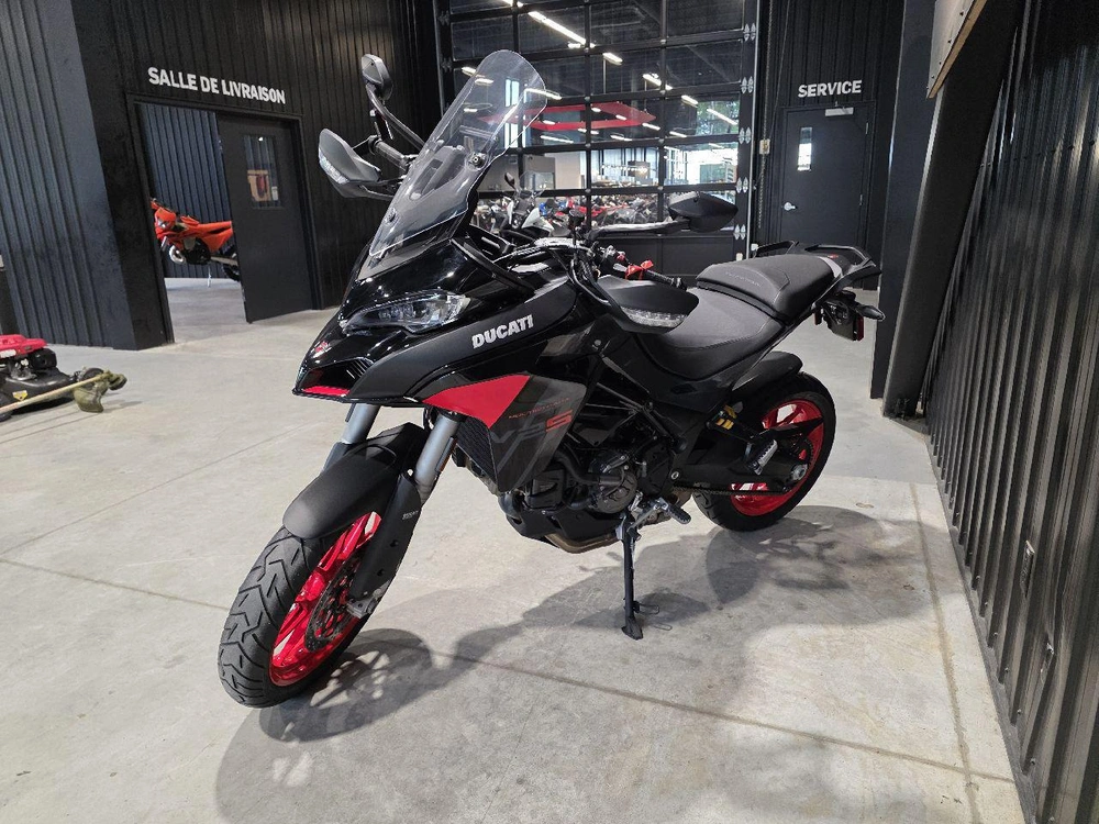 Ducati Multistrada V2s 2024 alt