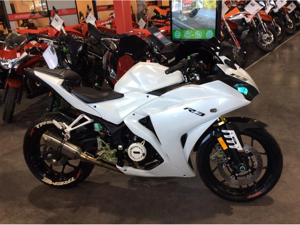Yamaha R3 2017 alt