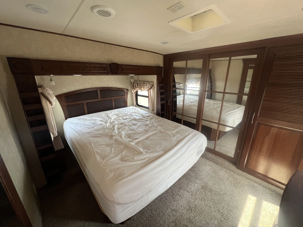 2012 Forest River Palomino Columbus 320rs alt