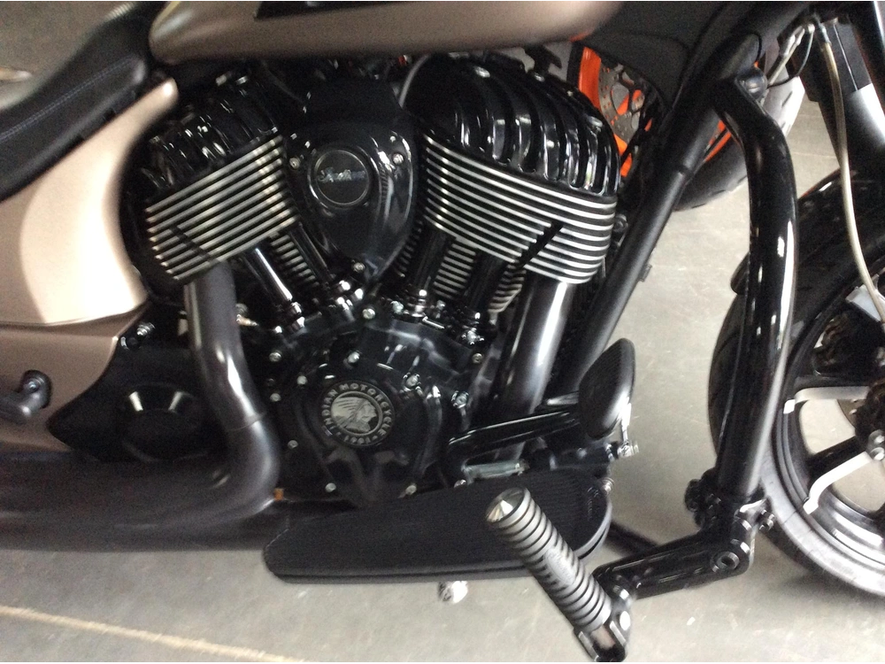 Indian Motorcycle Chief Dark Horse 2019 alt