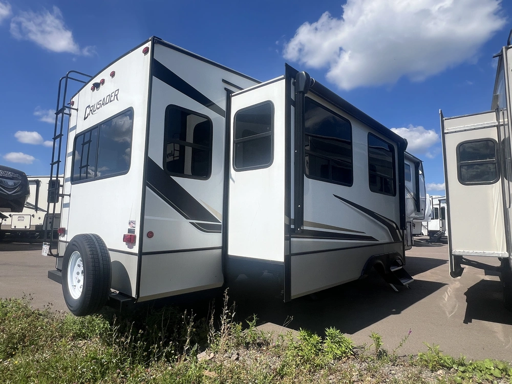 2022 Prime Time Crusader 335rlp alt