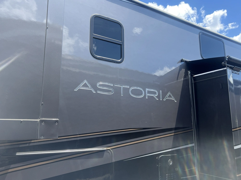 2025 Dutchmen Astoria 3553mb alt