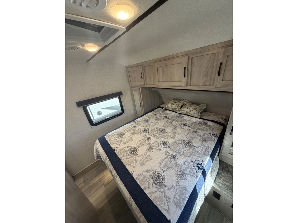 2022 Coachmen Northern Spirit 2557rb alt